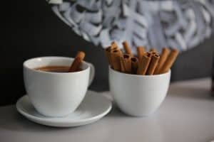 Cinnamon tea: properties, benefits, recipe - Serenity Brew
